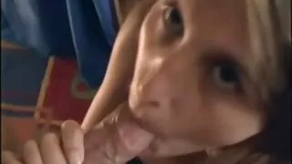 لطيف المتحولين جنسيا يخفي سكسي موباشر مفاجأة غير متوقعة بين ساقيها