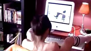 وضعت على شفتيها ووضعت الماكياج دردشه سكسي مباشر لإثارة الرجل من أجل الشرج