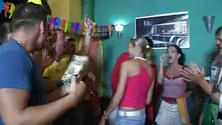 الروسية وقحة أعطى جامع ، إلا إذا كان لإعطاء كامره مباشر سكسي الغنائم