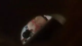 سليم شقراء يخفي وجهها أثناء بث مباشر بنات سكسي ممارسة الجنس على كام