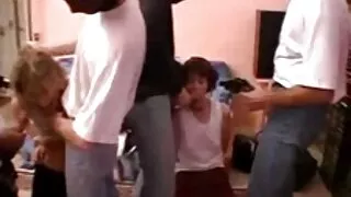 فاسق مع الوشم سكسي بث سخيف شقراء جميلة