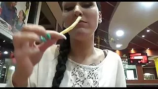 الفتاة اللطيفة ذات الأثداء صور سكسي مباشر الصغيرة تحصل على (كريمبي) في مهبل ضيق