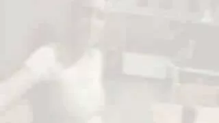 ساعد كام سكسي مباشر الزائر على توجيهها وزرعها مع بوسها على الديك